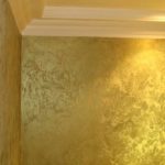 Un exemple d'application de plâtre décoratif brillant à l'intérieur d'une salle de bain
