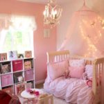 فكرة غرفة نوم جميلة الداخلية لصورة فتاة