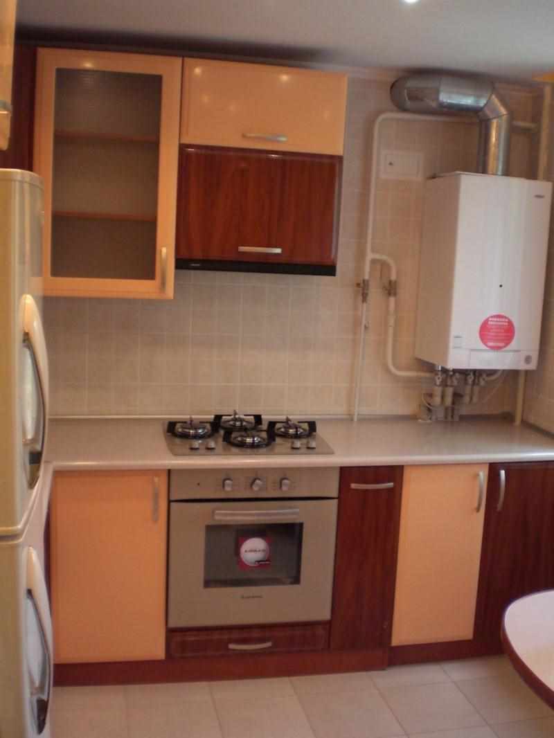 variant of the bright design of the kitchen with a gas boiler