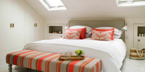 un exemplu de stil frumos al unui dormitor din poza mansardei