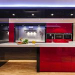 sarkanās virtuves attēla skaista dizaina versija