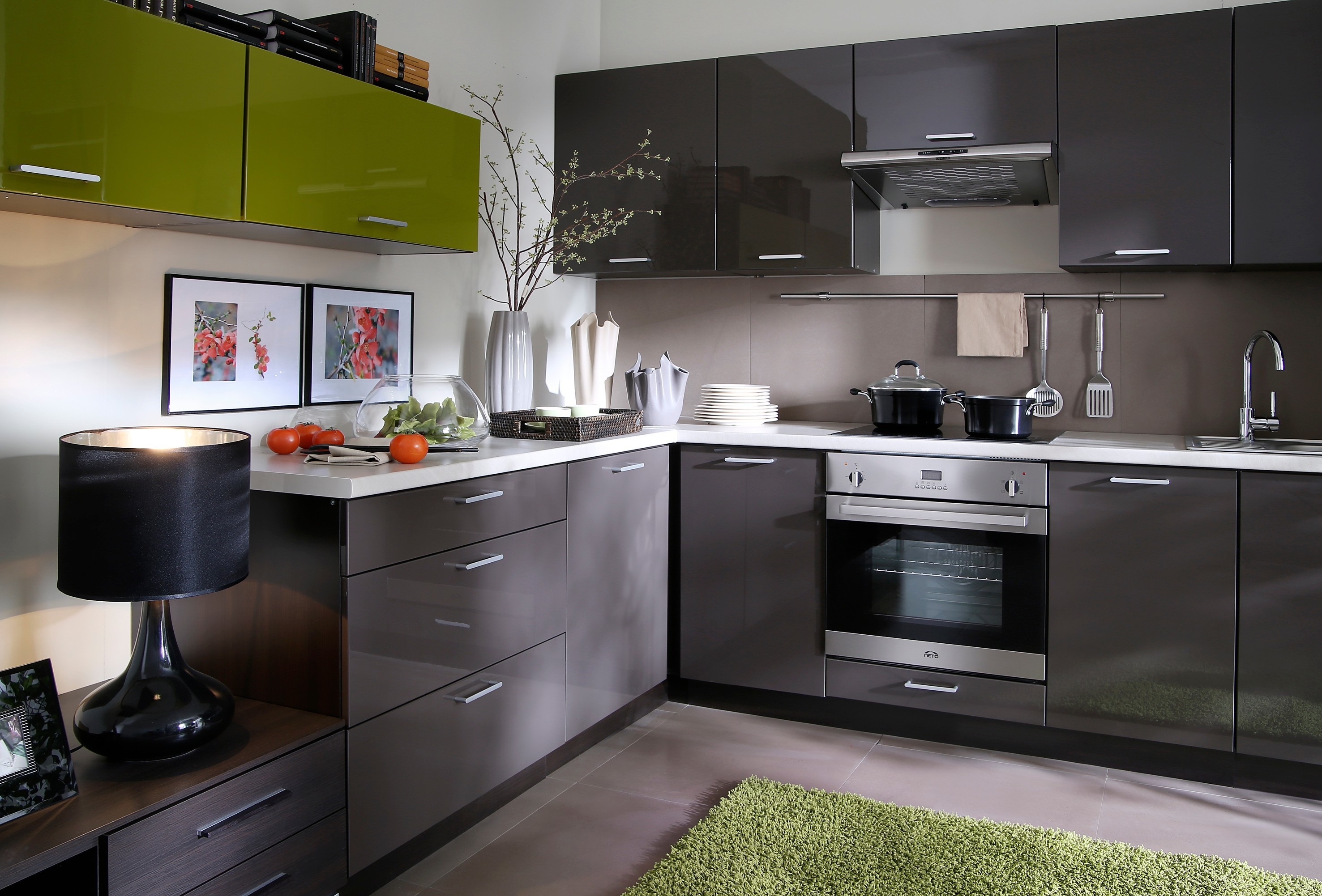 An example of a beautiful corner kitchen design