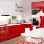 ideja par sarkanas virtuves foto spilgtu dekoru