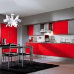 sarkanās virtuves foto neparasta interjera piemērs