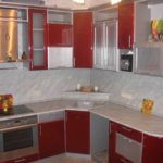 gaiša dizaina sarkanās virtuves attēla opcija