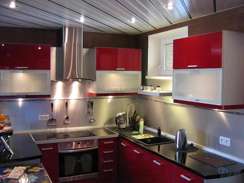ideja par skaistu sarkanu virtuves dizainu