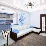 Dzīvojamās istabas 19-20 kv.m gaišā dizaina spilgta dizaina piemērs