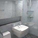 Một ví dụ về trang trí phòng tắm đẹp với ốp lát