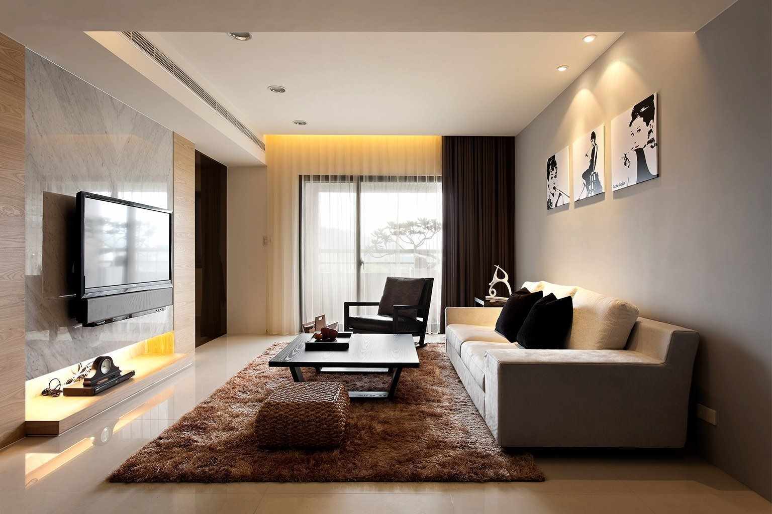 un exemple d'application d'un design inhabituel d'un salon dans le style du minimalisme