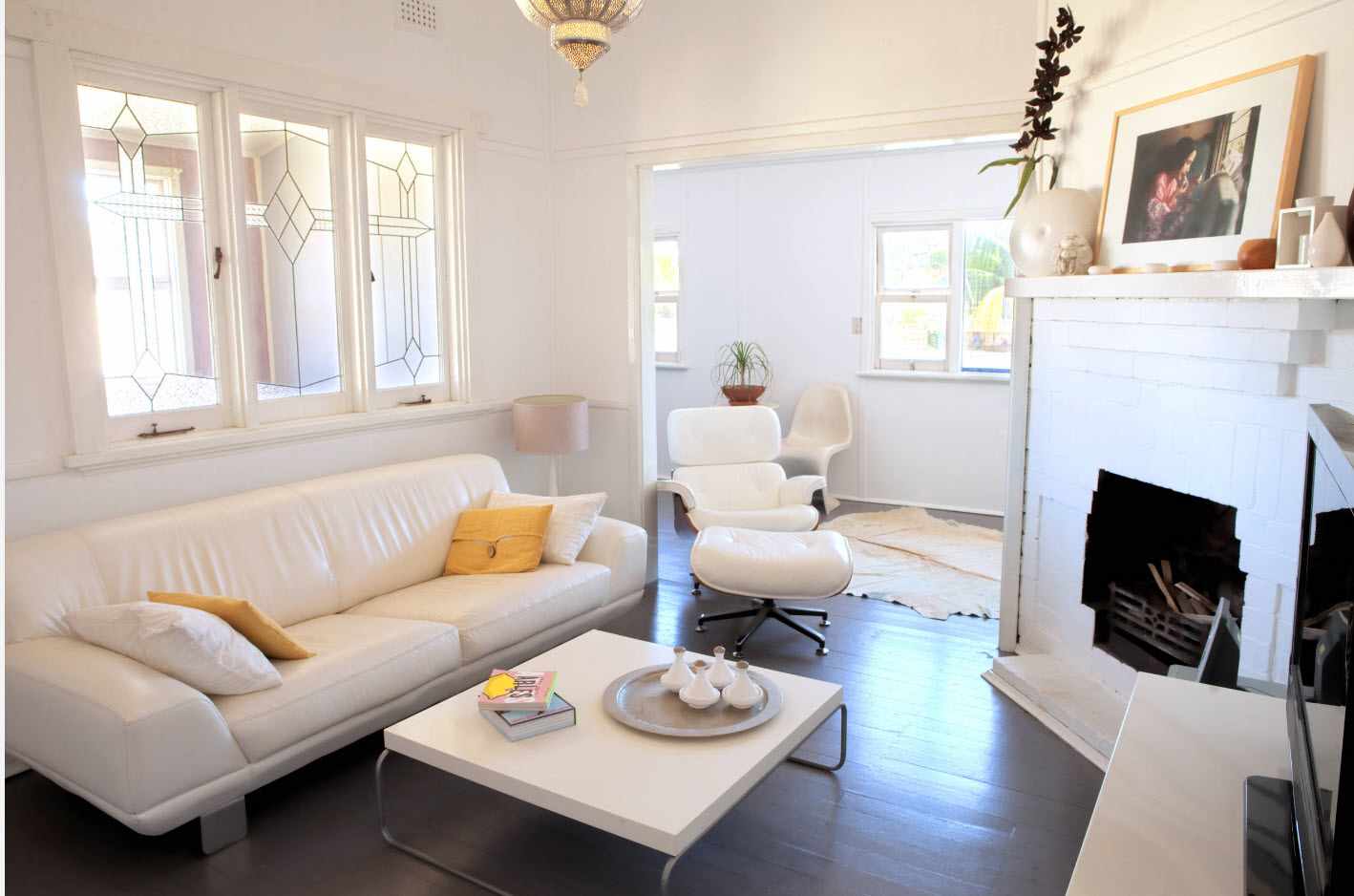 dzīvojamās istabas gaiša dekorēšanas iespēja 2018