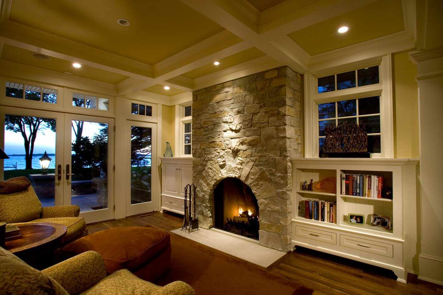 l'idée d'utiliser un bel intérieur de salon avec cheminée