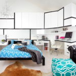 Yatak odası tasarımında beyaz dolap mobilyaları
