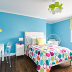 Design of a bedroom with blue walls