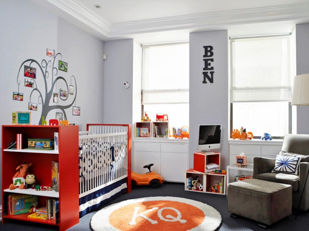 Murs et plafond blancs dans une chambre d'enfant