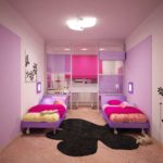 Nội thất màu hồng của một căn phòng của hai cô con gái
