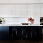 The combination of black and white in the design of the kitchen
