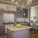 Bucătărie clasică violet