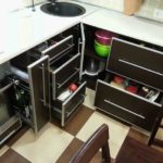 מערכת אחסון כלי מטבח עם מגירות