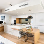 Modern mutfak tasarımında açık kahverengi