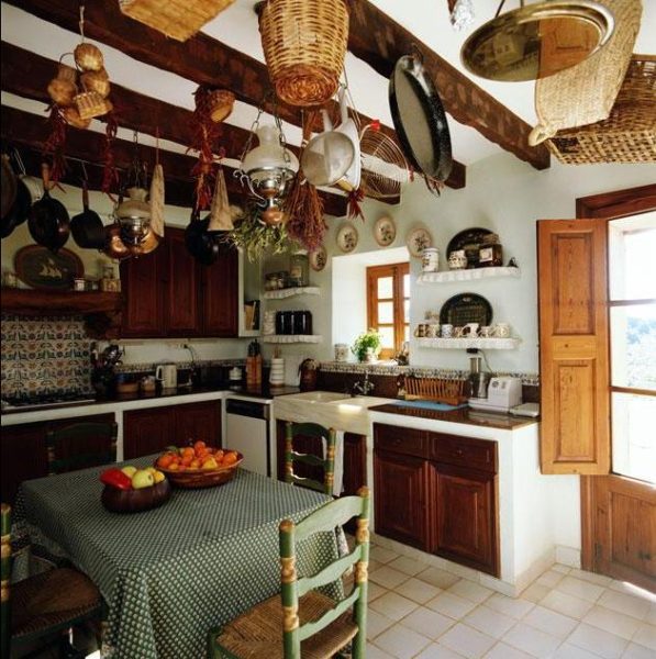 Interioare de bucătărie în stil rural