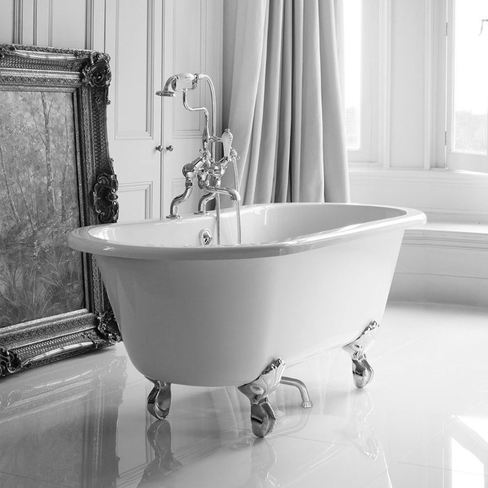 Phòng tắm màu trắng theo phong cách retro