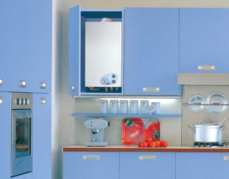 Cazan automat pe gaz în designul bucătăriei