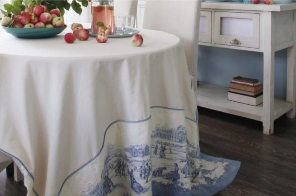 Doğal kumaştan masa örtüsü