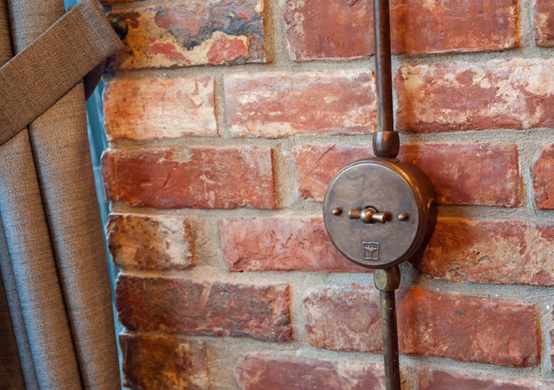 Bir tuğla duvar Vintage anahtarı