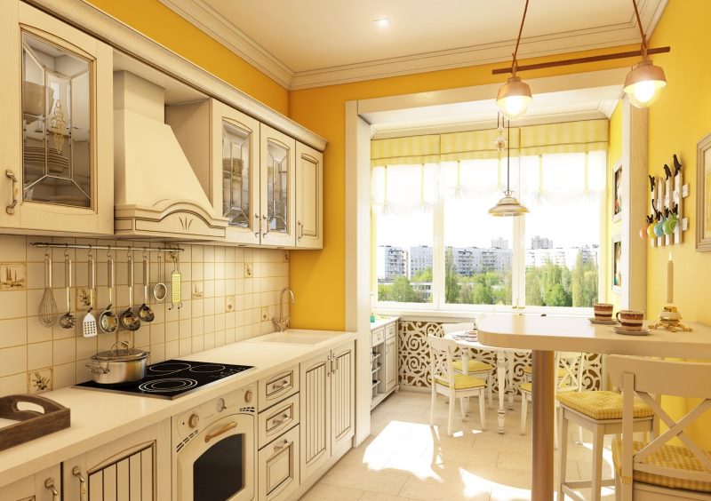 Bucătărie luminoasă în stil rustic, cu balcon