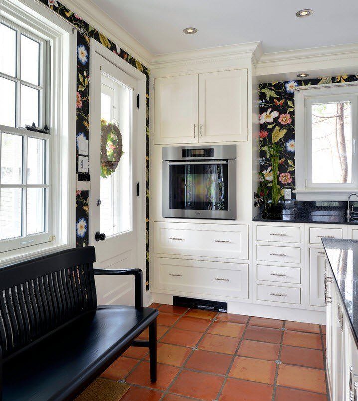 Rengarenk duvar kağıtları bir arka plan ayarlamak beyaz mutfak
