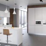 Büyük bir mutfağın minimalist tasarımı