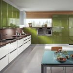 yeşil akrilik cepheler ile mutfak seti