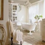Phòng tắm lớn theo phong cách cổ điển