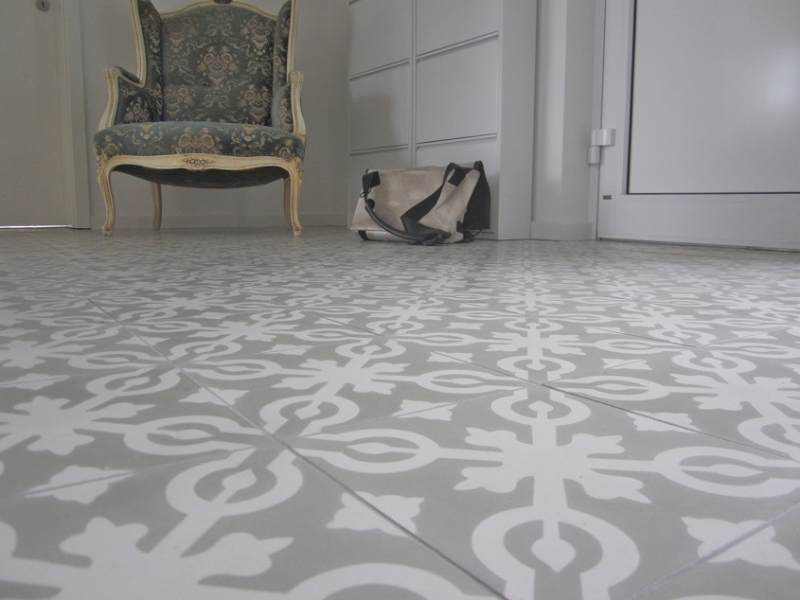 Ceramic flooring in the entrance hall of a city apartment