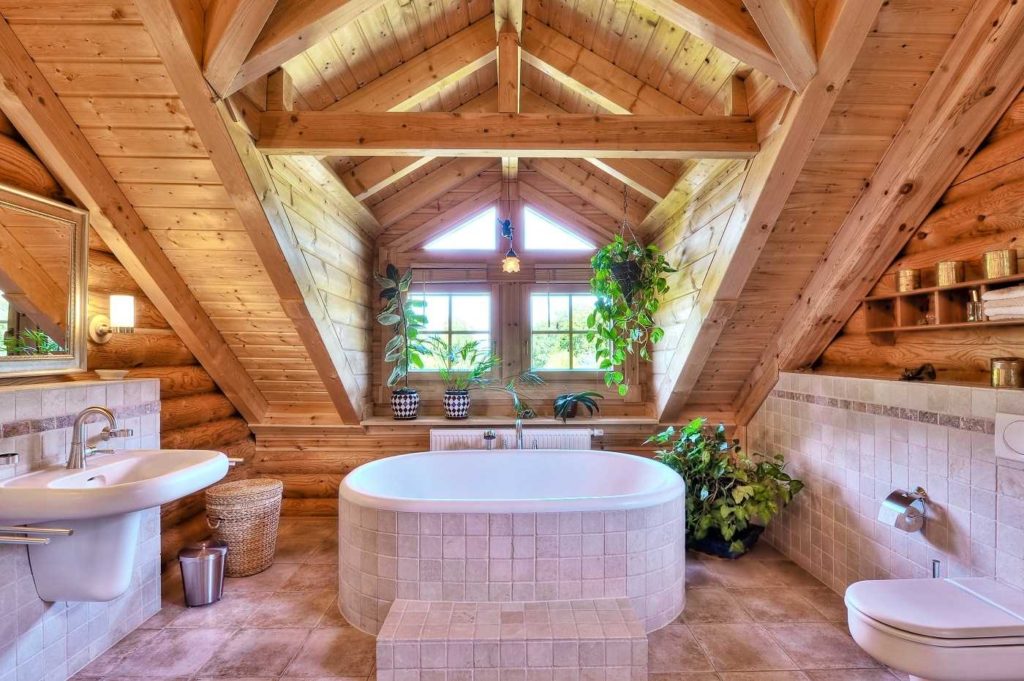 Hoàn thiện một phòng tắm trên gác mái của một ngôi nhà nông thôn