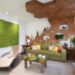Eko tarzı oturma odasında yeşil duvar resmi