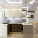 Világos világítás egy téglalap alakú konyhában