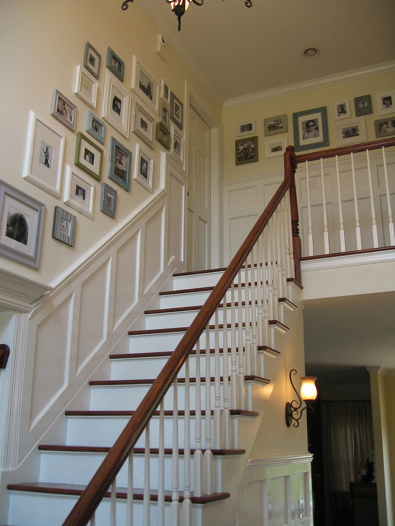 Decorating a wall above a staircase using paintings