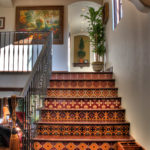 Merdivenlerde mozaik karolar
