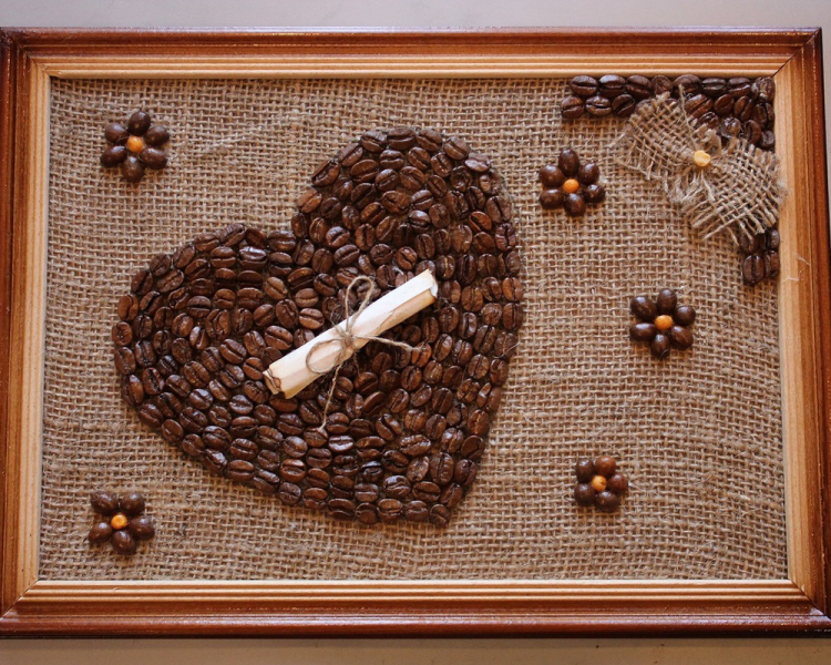 Kávébab szívében egy kép egy fa keretben