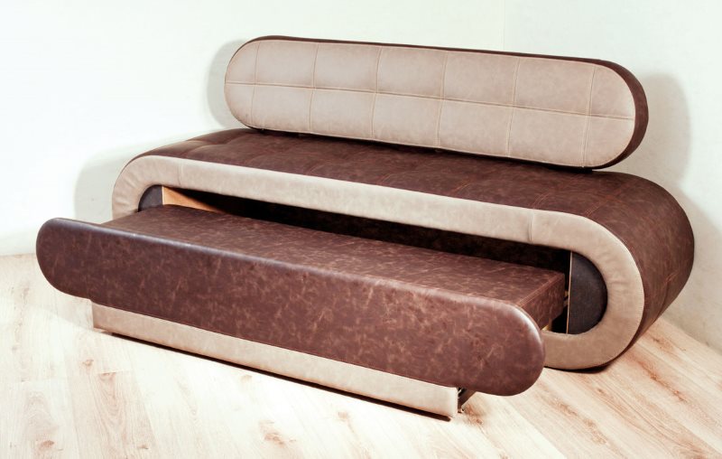 Közvetlen kanapé kihúzható ággyal egy kis konyhához