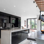 Panoramik pencereli mutfak tasarımı
