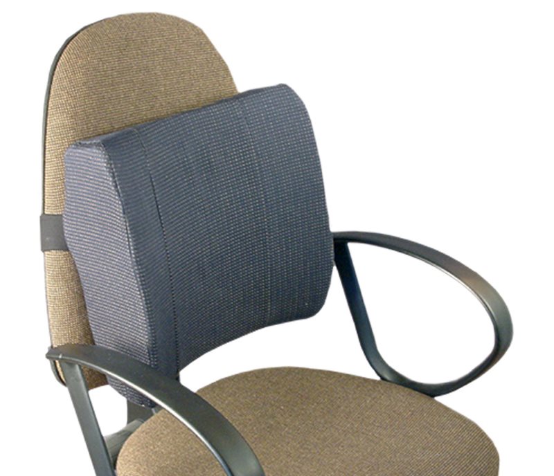 Fixation d'un oreiller orthopédique sur le dossier d'une chaise