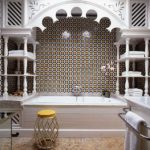 Ottoman đóng khung kim loại trong phòng tắm