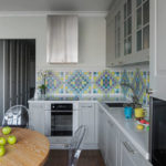 Mutfak önlüğü üzerinde çok renkli mozaik