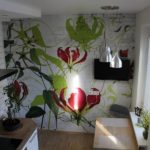 Φωτεινή εκτύπωση στην τοιχογραφία στην κουζίνα