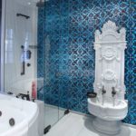Plomberie dans une salle de bain de style turc
