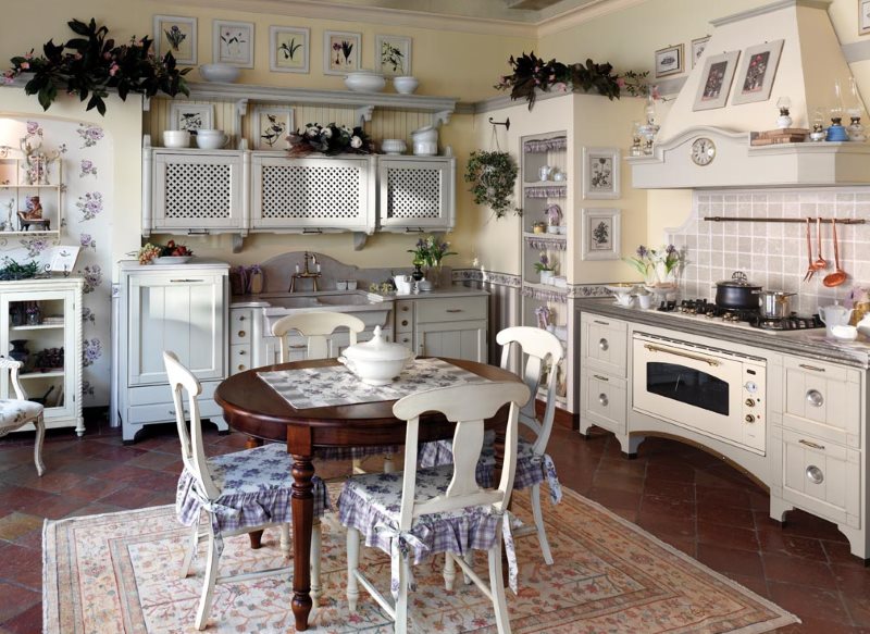 Provence mutfak iç oyma mobilya ile