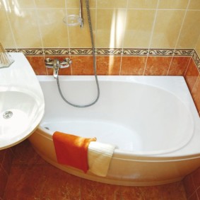 Plomberie compacte dans la salle de bain