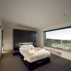 غرفة نوم مع اثنين من وجهات النظر الصورة ويندوز